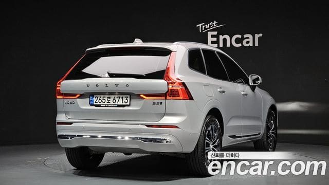 Volvo XC60 — фото 1