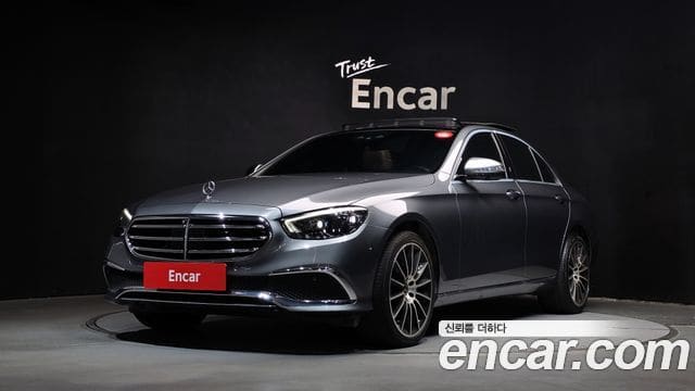Mercedes-Benz E-Class — фото 1