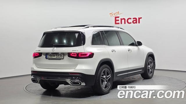 Mercedes-Benz GLB-Class — фото 1