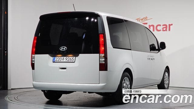Hyundai Staria — фото 1