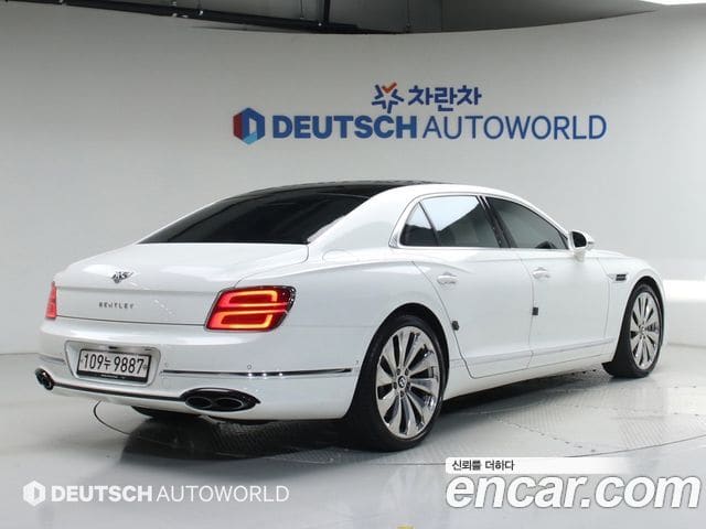 Bentley Flying Spur — фото 1