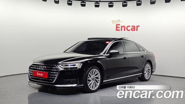 Audi A8 — фото 1