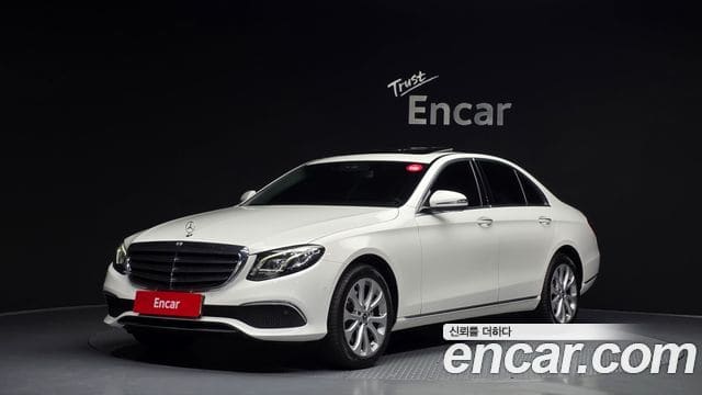 Mercedes-Benz E-Class — фото 1