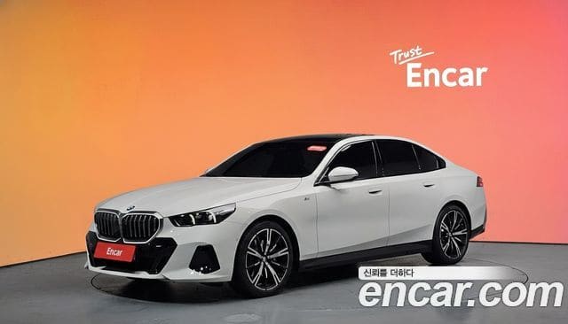 BMW 5 Series — фото 1