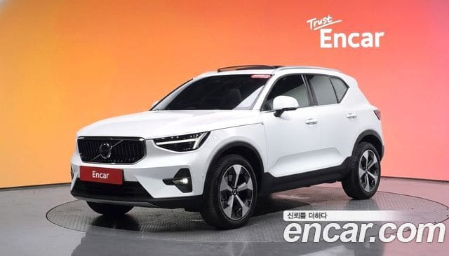 Volvo XC40 — фото 1