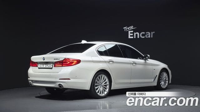BMW 5 Series — фото 1