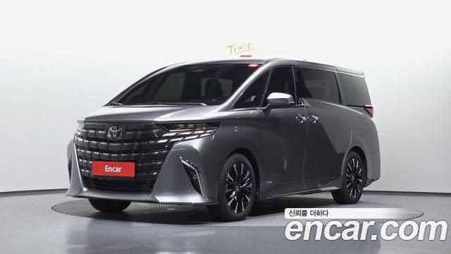 Toyota Alphard — фото 1