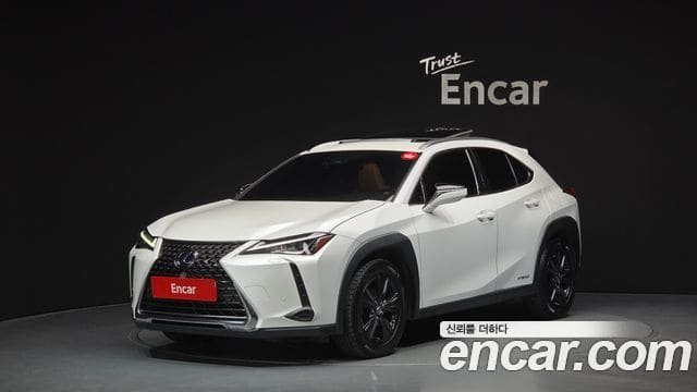 Lexus UX250h — фото 1