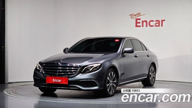Mercedes-Benz E-Class — фото 1
