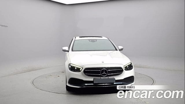 Mercedes-Benz E-Class — фото 1