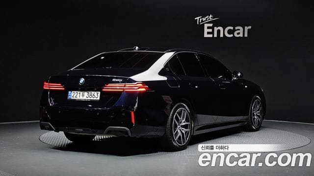 BMW 5 Series — фото 1