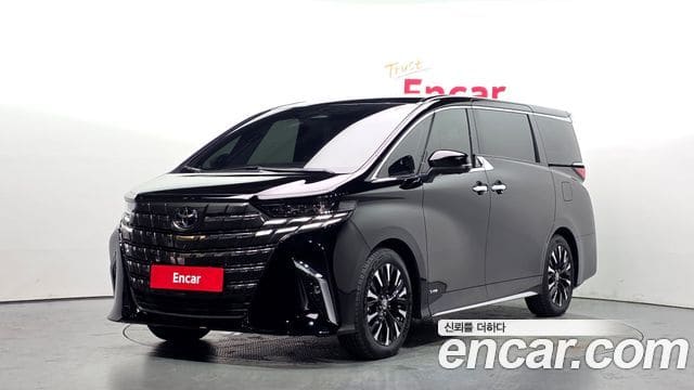 Toyota Alphard — фото 1