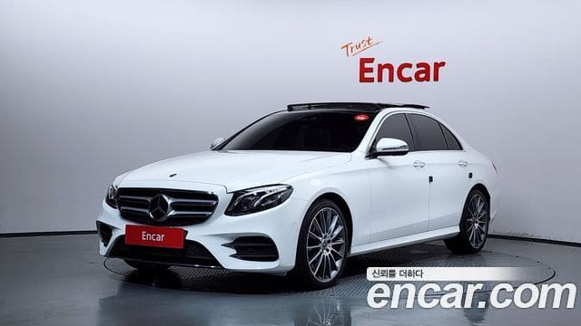 Mercedes-Benz E-Class — фото 1