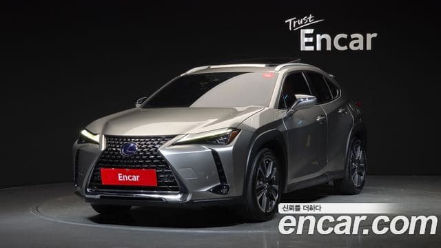 Lexus UX250h — фото 1