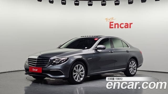 Mercedes-Benz E-Class — фото 1