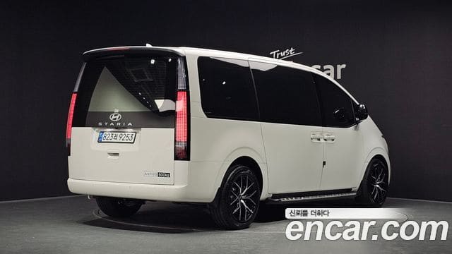 Hyundai Staria — фото 1