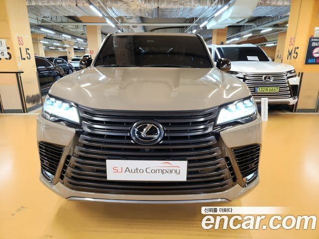 Lexus LX — фото 1
