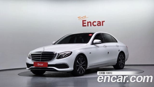 Mercedes-Benz E-Class — фото 1