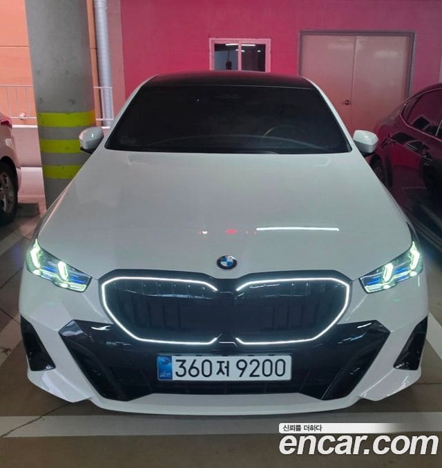 BMW 5 Series — фото 1