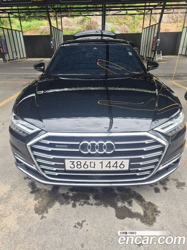 Audi A8 — фото 1