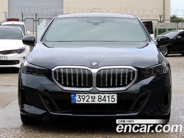 BMW 5 Series — фото 1