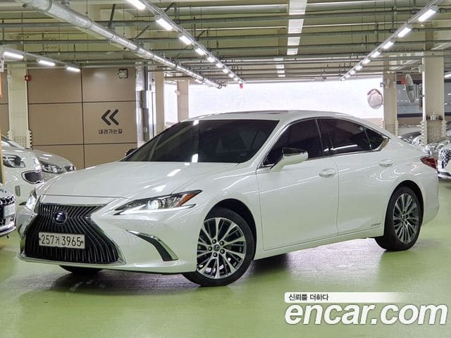 Lexus ES300h — фото 1