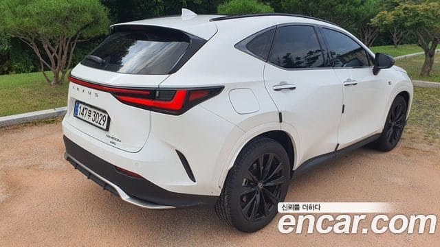 Lexus NX450h+ — фото 1