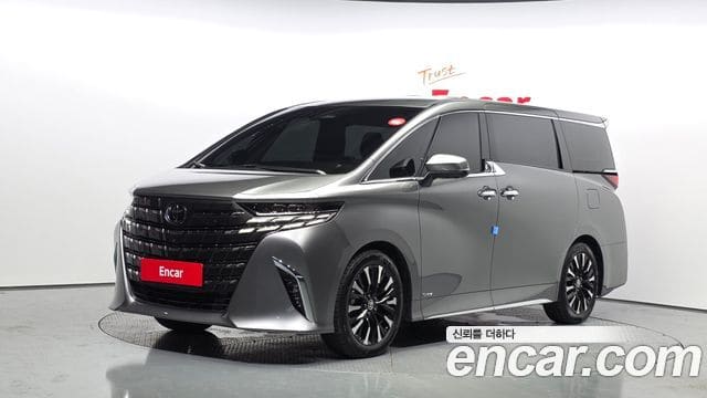 Toyota Alphard — фото 1