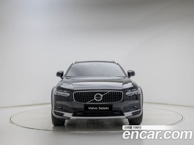 Volvo V90 Cross Country — фото 1