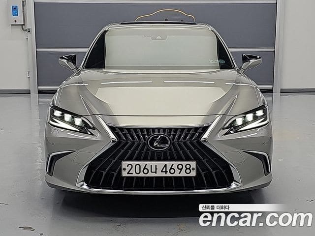 Lexus ES300h — фото 1