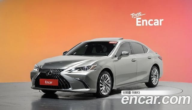Lexus ES300h — фото 1