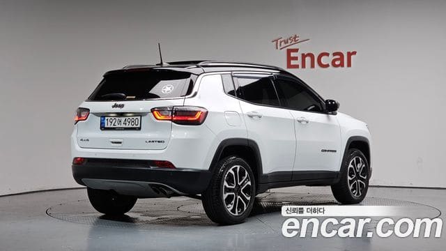 Jeep Compass — фото 1