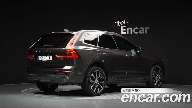 Volvo XC60 — фото 1