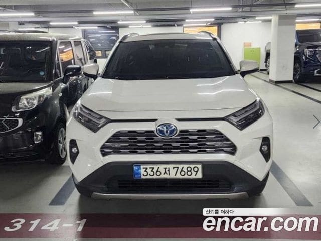 Toyota RAV4 — фото 1