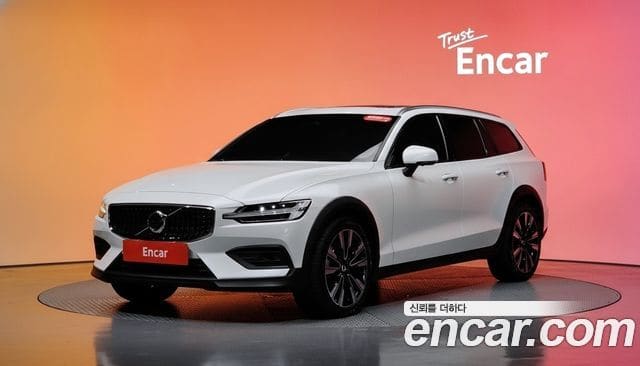 Volvo V60 Cross Country — фото 1