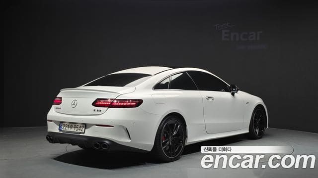 Mercedes-Benz E-Class — фото 1