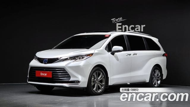 Toyota Sienna — фото 1