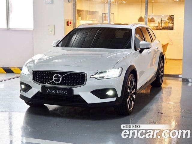 Volvo V60 Cross Country — фото 1