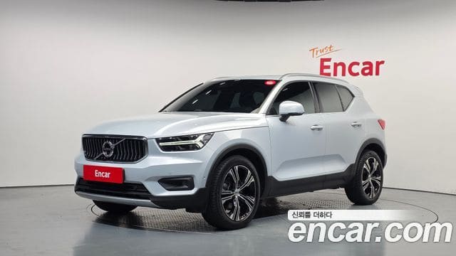Volvo XC40 — фото 1