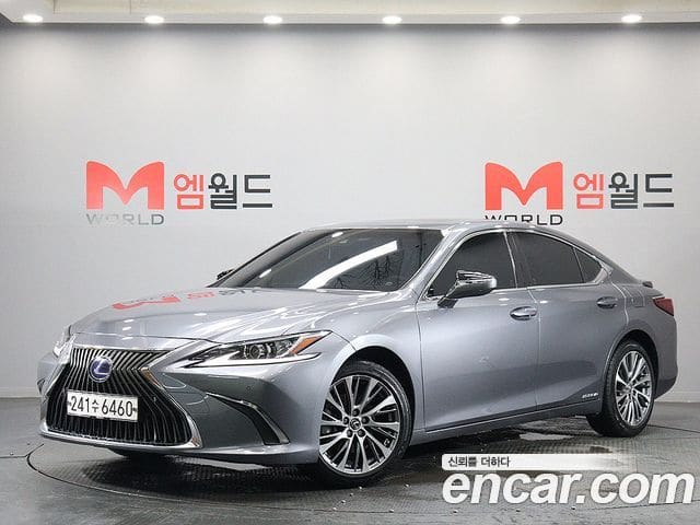 Lexus ES300h — фото 1