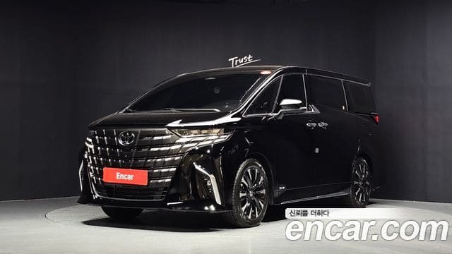 Toyota Alphard — фото 1