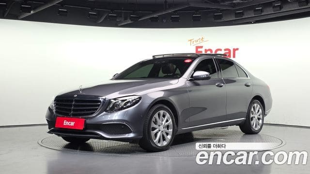 Mercedes-Benz E-Class — фото 1