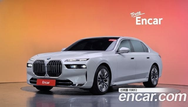 BMW 7 Series — фото 1
