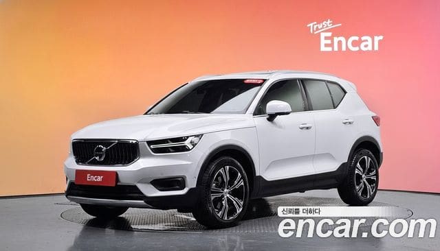 Volvo XC40 — фото 1