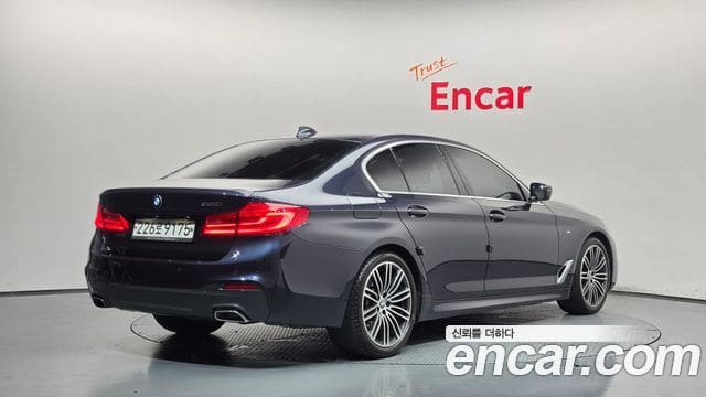 BMW 5 Series — фото 1