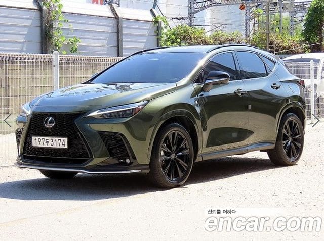 Lexus NX450h+ — фото 1