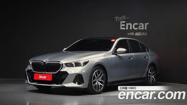 BMW 5 Series — фото 1
