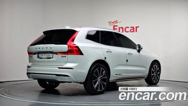 Volvo XC60 — фото 1