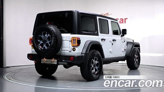 Jeep Wrangler — фото 1