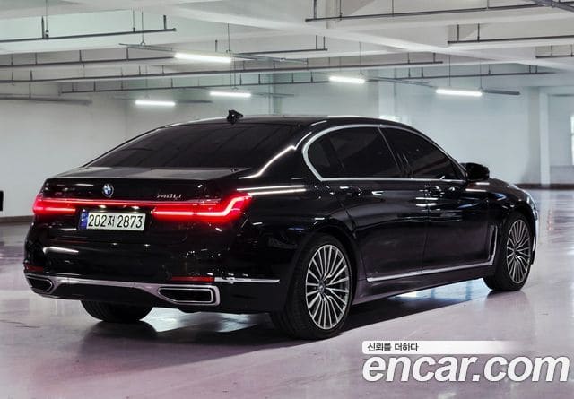 BMW 7 Series — фото 1